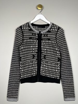 Karen Millen str. S <br/> sort og hvid mønstret cardigan