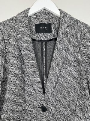 SET str. 36 <br/> sort og hvid mønstret cardigan