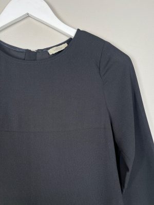 Mads Nørgaard str. 34 <br/> kort sort kjole