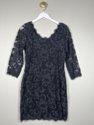 Diane von Furstenberg str. S <br/> kort sort blondekjole