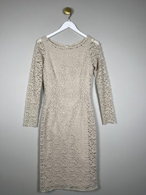 Zetterberg str. 36 <br/> råhvid blondekjole