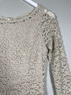 Zetterberg str. 36 <br/> råhvid blondekjole