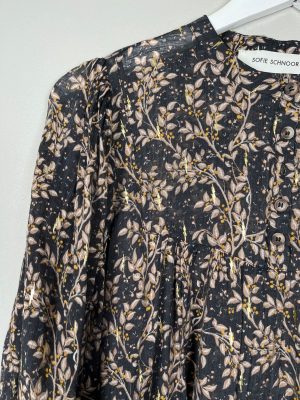 Sofie Schnoor str. S <br/> sort bluse med mønster i brun og guld