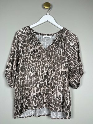 Karen by Simonsen str. 38 <br/> kortærmet bluse med mønster