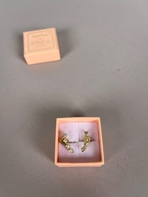 Stine A guldørestikker med sten