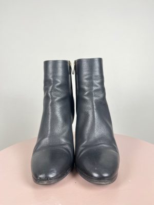 Jimmy Choo str. 42 <br/> ankelstøvle i sort læder