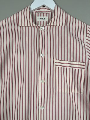 Tekla str. XS <br/> hvid kortærmet skjorte med røde striber